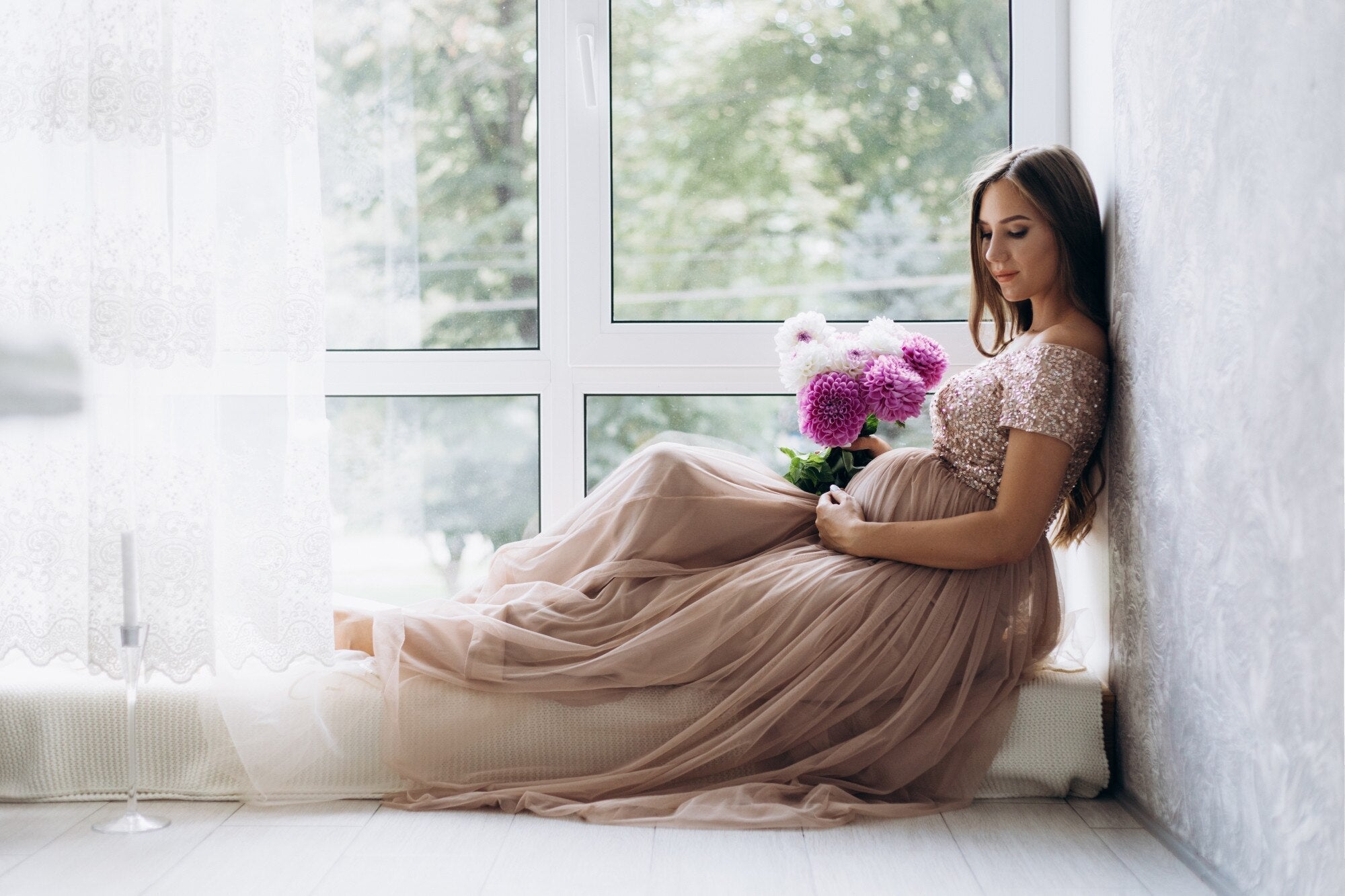 maternity clothing on pregnant woman